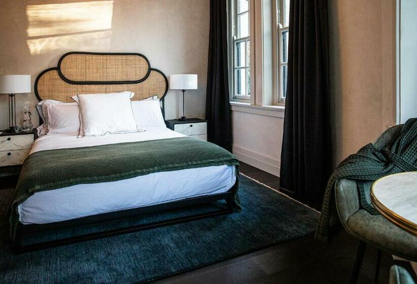 اتاق لوکس, The Strand