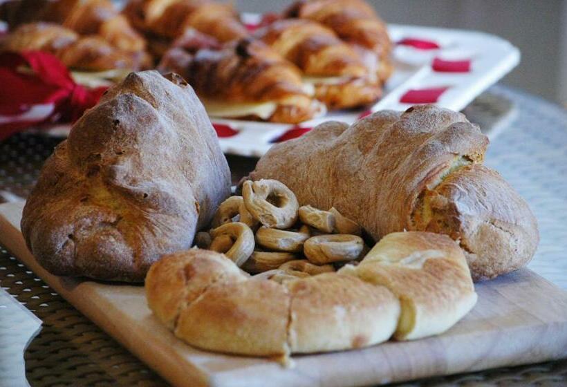 1间卧室的房子, I Tre Cardilli