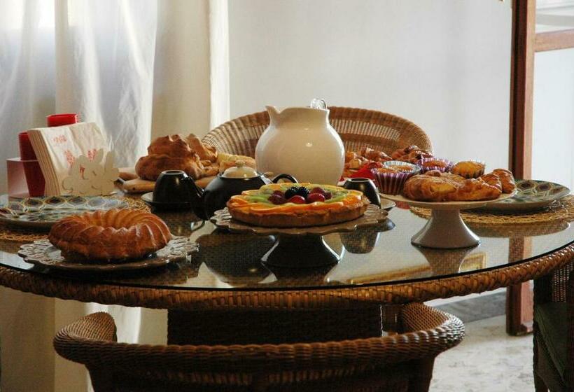 1间卧室的房子, I Tre Cardilli