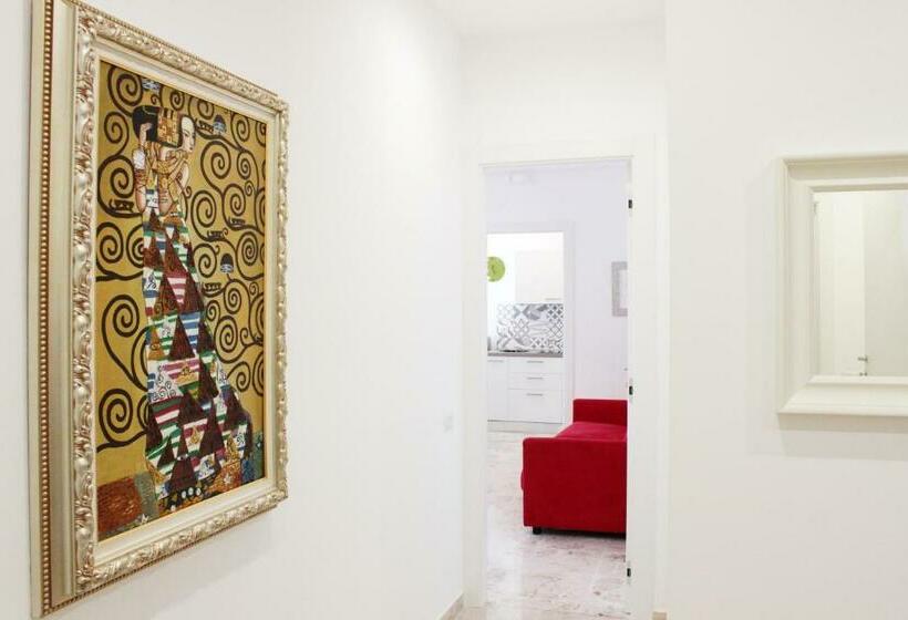 1间卧室的房子, I Tre Cardilli