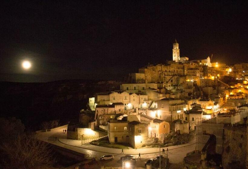 1间卧室的房子, I Tre Cardilli