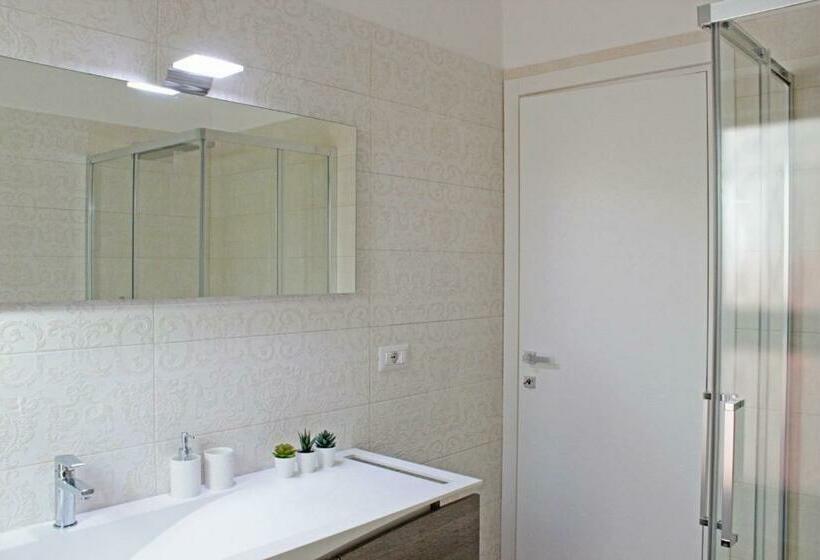 1间卧室的房子, I Tre Cardilli