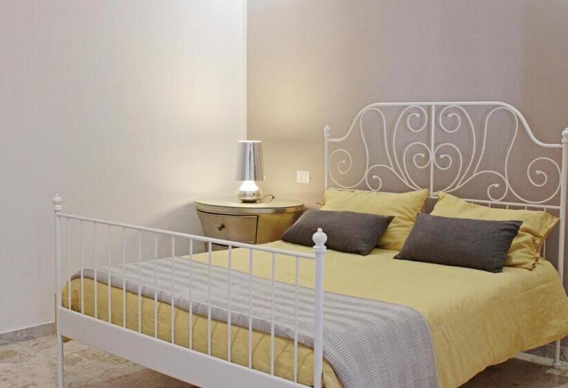 1间卧室的房子, I Tre Cardilli