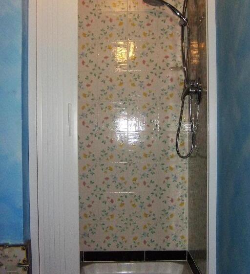 اتاق اکونومی, B&b Carolina Plebiscito R