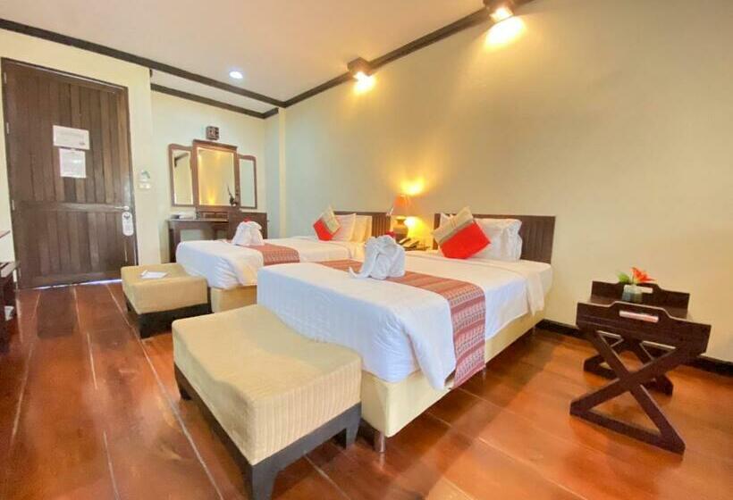 디럭스 룸, Gassan Khuntan Golf & Resort