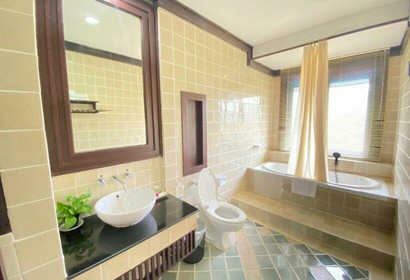 디럭스 룸, Gassan Khuntan Golf & Resort