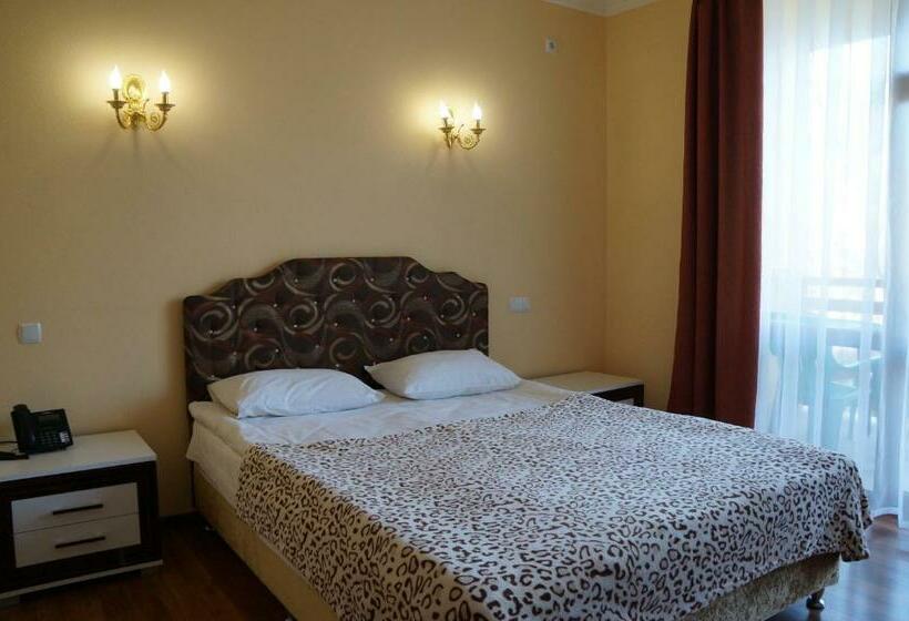 اتاق استاندارد سه نفره, сонячна долина готель фортеця