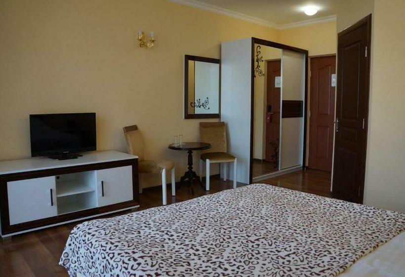 اتاق استاندارد سه نفره, сонячна долина готель фортеця