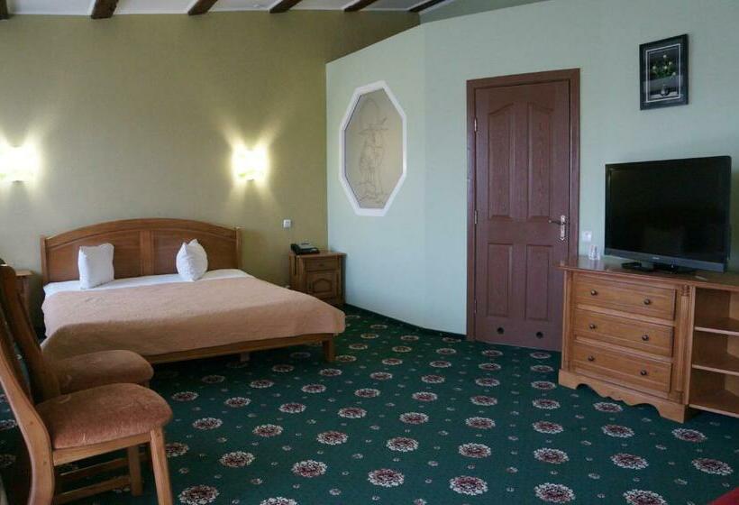 سوییت جونیور, сонячна долина готель фортеця