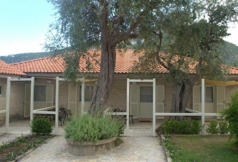 کلبه ییلاقی, Sopramare Resort