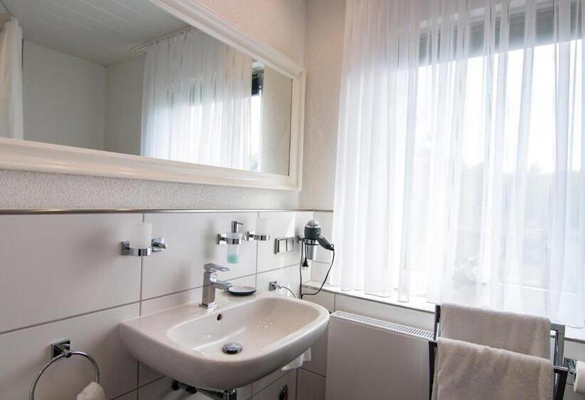 Трехместный Номер Стандарт Вид на Сад, Pension Haus Talblick Edersee