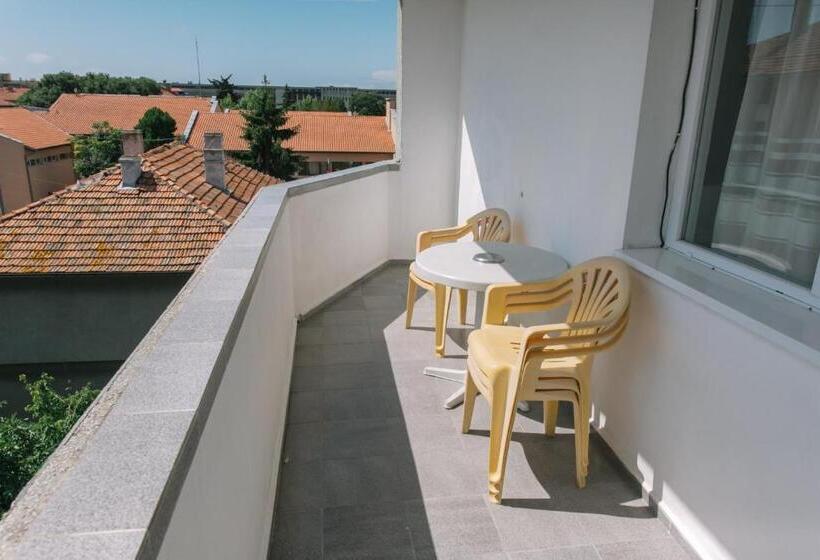 スイート（家族用）, Hronos