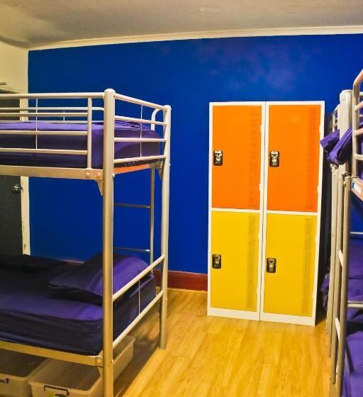 Кровать в Многоместном Номере с Общей Ванной, Mad Monkey Kings Cross