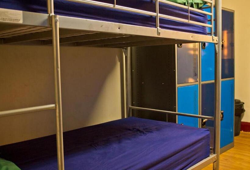 Кровать в Многоместном Номере с Общей Ванной, Mad Monkey Kings Cross