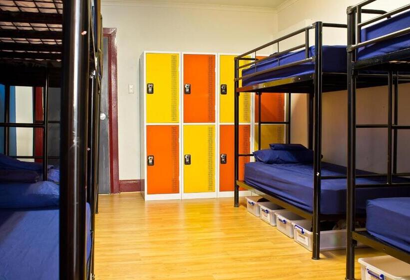 Кровать в Многоместном Номере с Общей Ванной, Mad Monkey Kings Cross