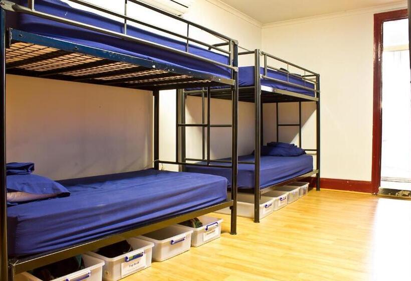 Кровать в Многоместном Номере с Общей Ванной, Mad Monkey Kings Cross