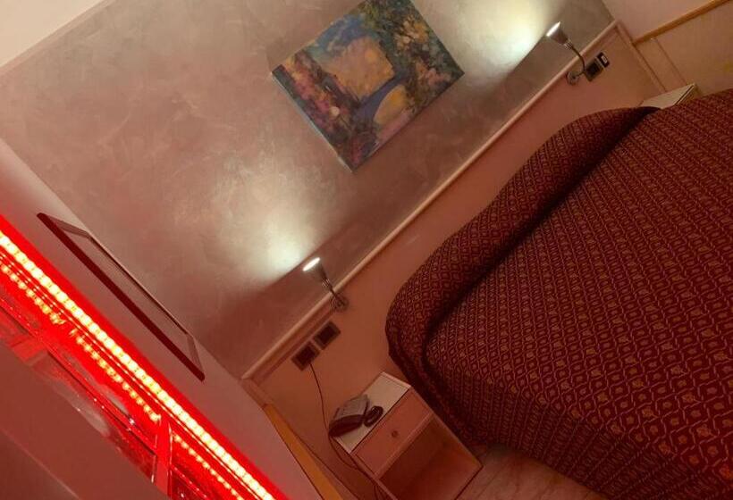 חדר סטנדרט, Malpensafiera