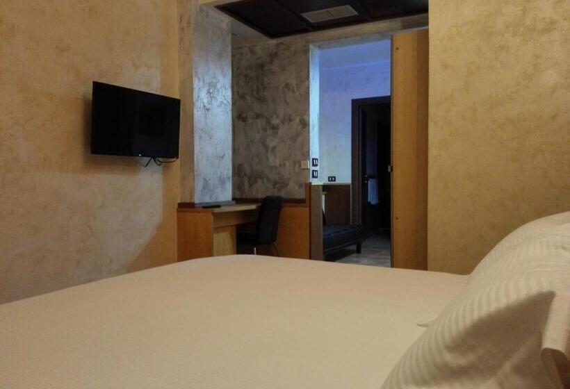 חדר דלוקס, Malpensafiera