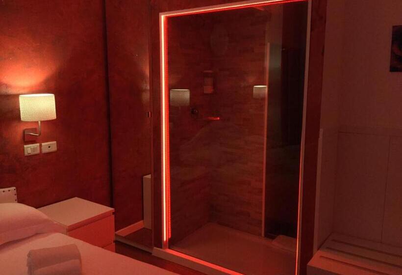 חדר דלוקס, Malpensafiera