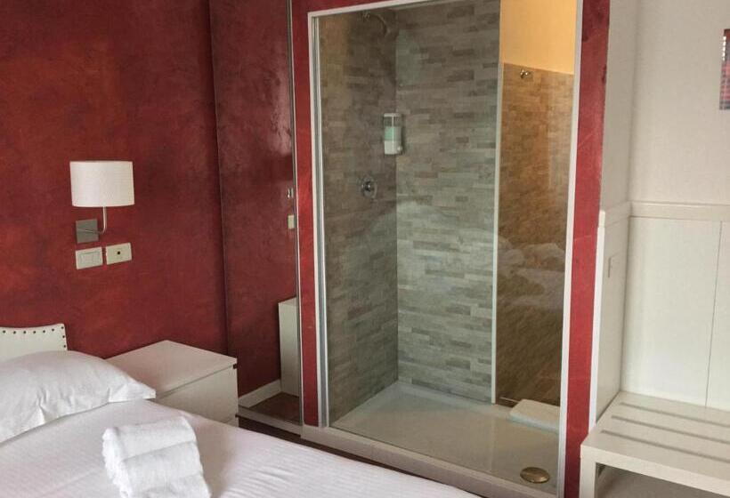 חדר דלוקס, Malpensafiera