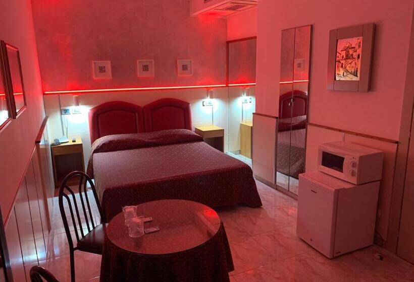 חדר דלוקס, Malpensafiera