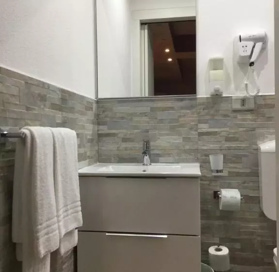 اتاق کلاسیک چهارنفره, Malpensafiera
