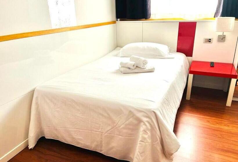 חדר סטנדרט יחיד, Malpensafiera