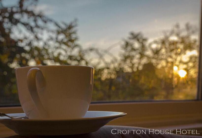 Люкс, Crofton House