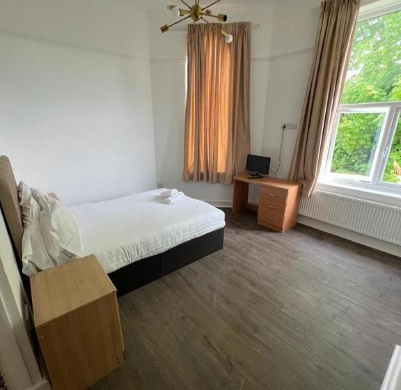 اتاق عادی, Crofton House