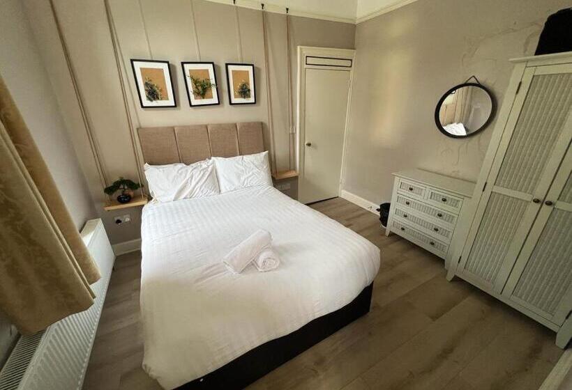 اتاق عادی, Crofton House