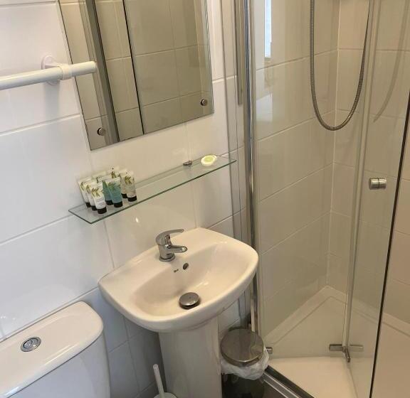 اتاق اکونومی, Crofton House