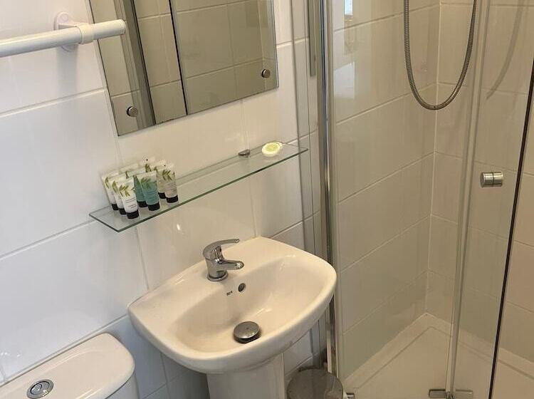 اتاق عادی, Crofton House