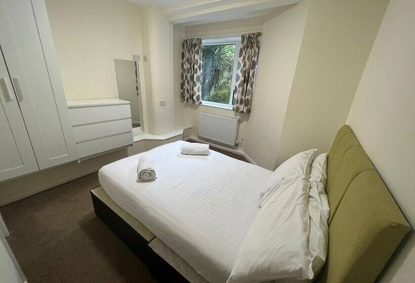 اتاق عادی, Crofton House