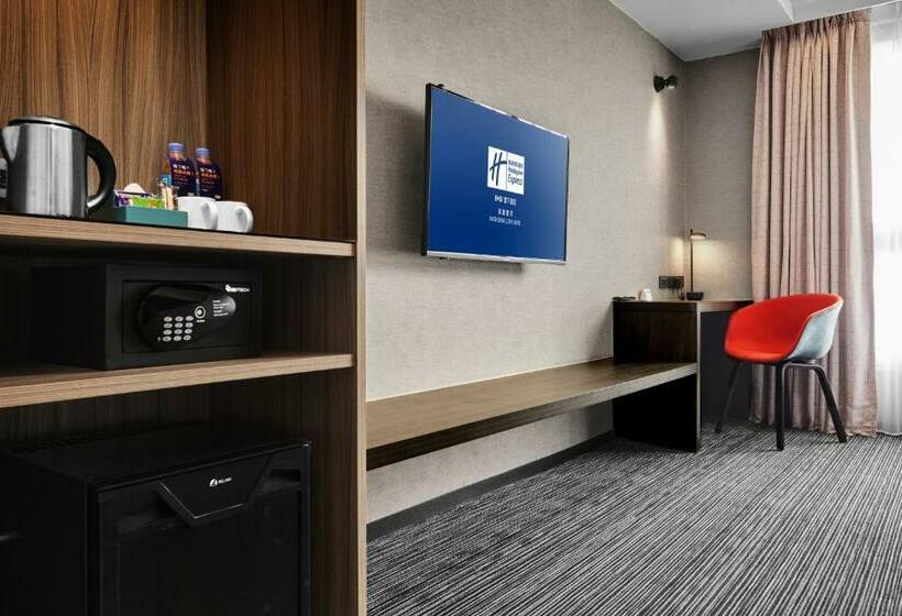 חדר סטנדרט, Holiday Inn Express Kaohsiung Love River, An Ihg