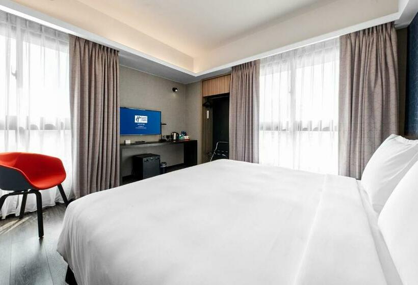 חדר סטנדרט עם מיטת קינג, Holiday Inn Express Kaohsiung Love River, An Ihg