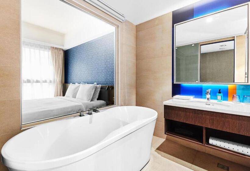 اتاق استاندارد با تخت بزرگ, Holiday Inn Express Kaohsiung Love River, An Ihg