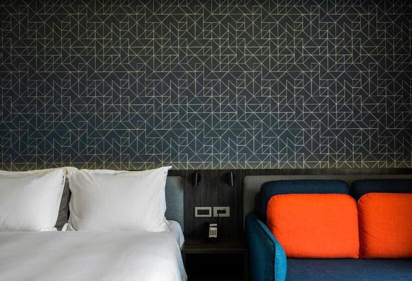 חדר סטנדרט, Holiday Inn Express Kaohsiung Love River, An Ihg