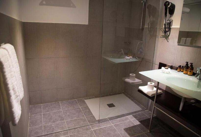 سوییت سوپریور, Hôtel Semiramis City Center