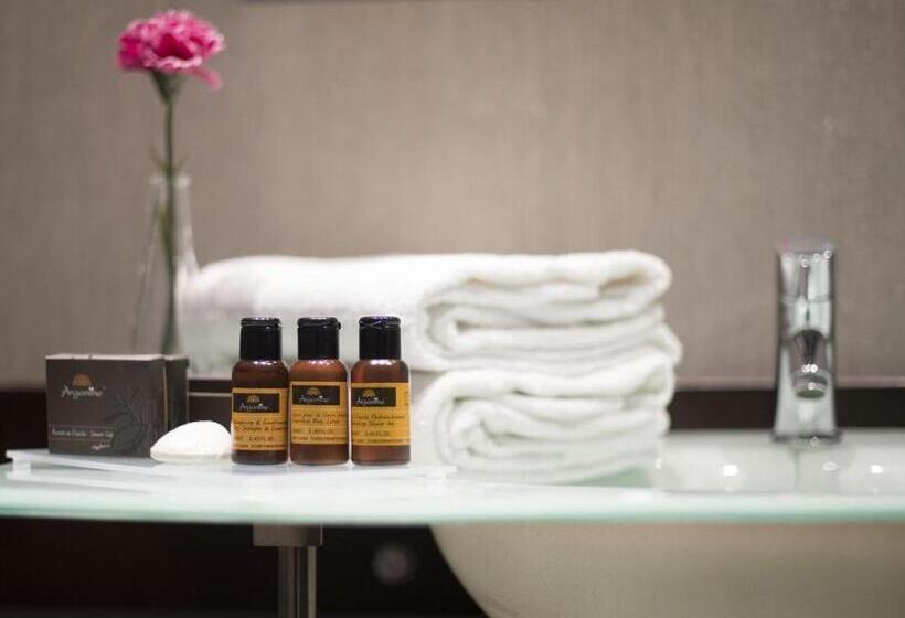 سوییت سوپریور, Hôtel Semiramis City Center