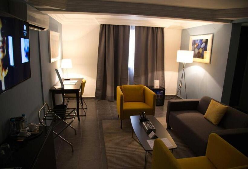 سوییت سوپریور, Hôtel Semiramis City Center