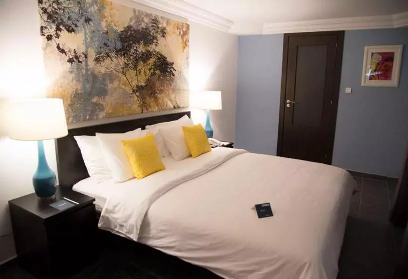سوییت سوپریور, Hôtel Semiramis City Center