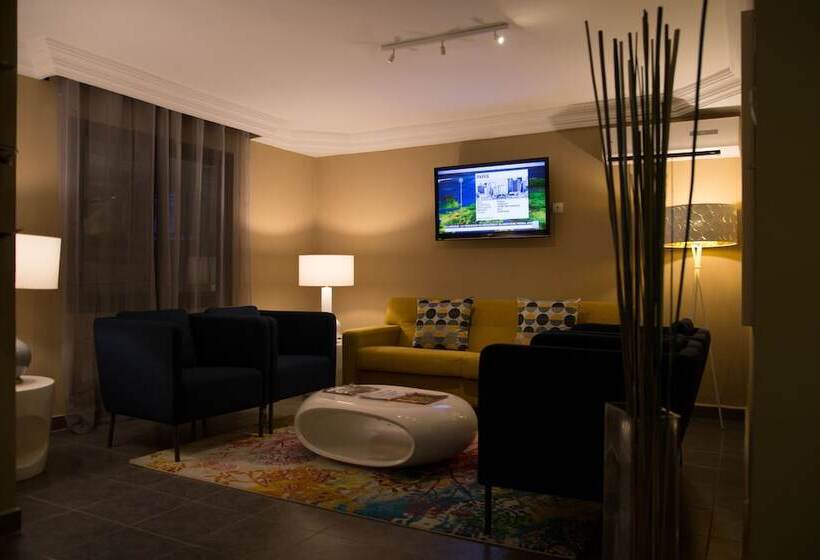 سوییت سوپریور, Hôtel Semiramis City Center