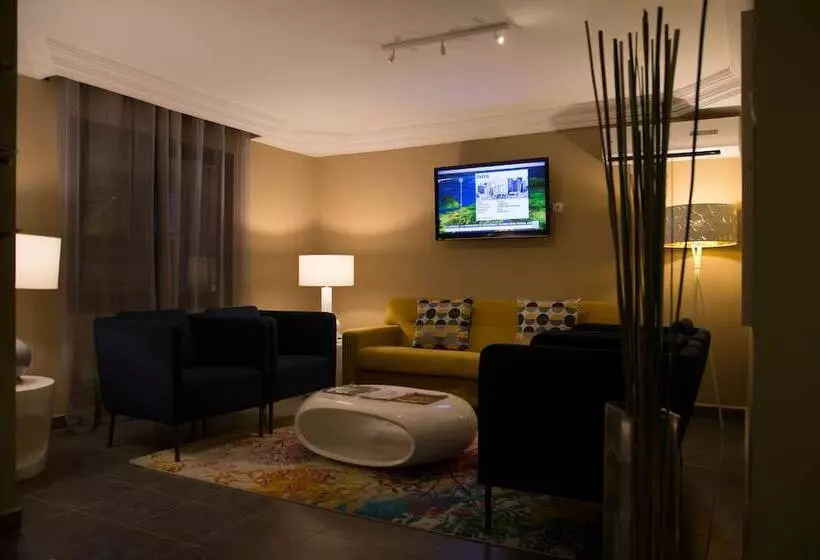 سوییت سوپریور, Hôtel Semiramis City Center