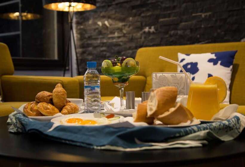 سوییت سوپریور, Hôtel Semiramis City Center