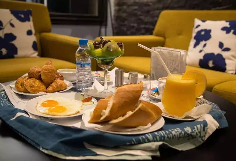 سوییت سوپریور, Hôtel Semiramis City Center