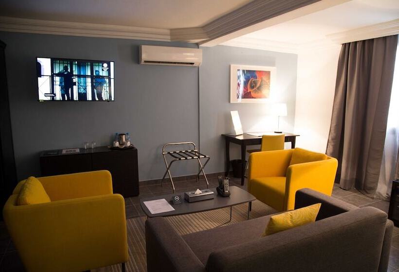 سوییت سوپریور, Hôtel Semiramis City Center