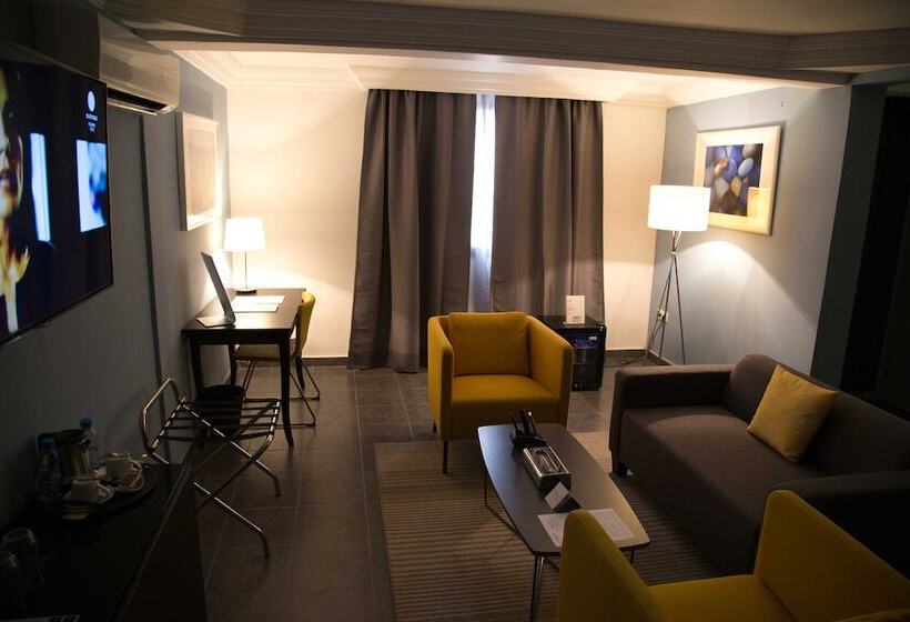 سوییت سوپریور, Hôtel Semiramis City Center