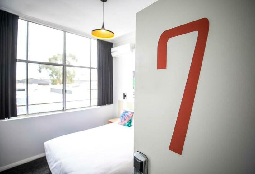 חדר סטודיו סטנדרד, Nightcap At Ashley