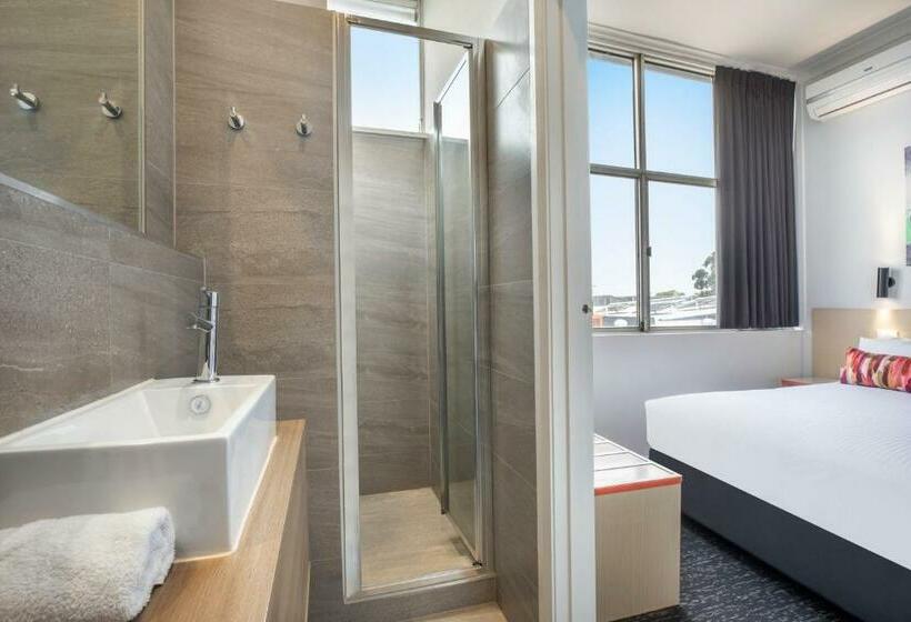 חדר סטודיו סטנדרד, Nightcap At Ashley