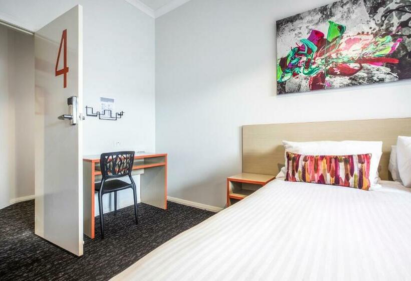 חדר סטודיו סטנדרד, Nightcap At Ashley